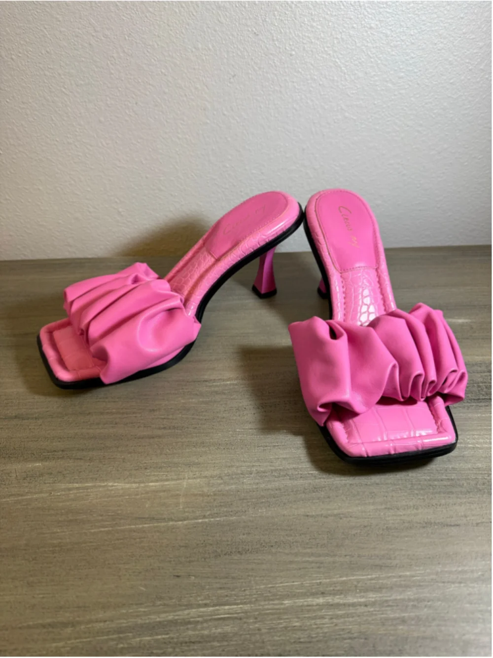 hot pink Circus NY by Sam Edelman Slade sandals ruched upper square toe sz 9